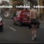 VIDEO Un clujean se plimbă în chiloţi şi cu cizmele în mână pe mijlocul străzii