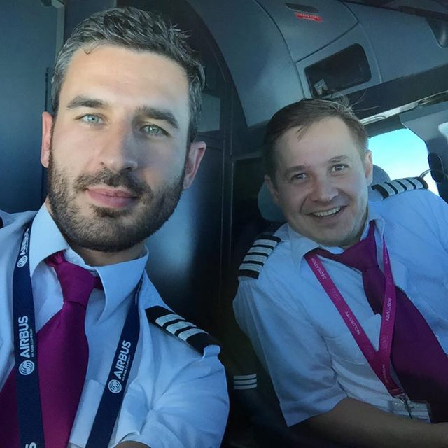 Alessandro Menegardi si Cristian Mandu - piloti Airbus