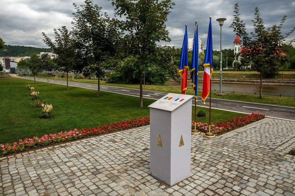S-a inaugurat monumentul simbol «Dijon la Cluj-Napoca» pe Aleea Orașelor Înfrățite