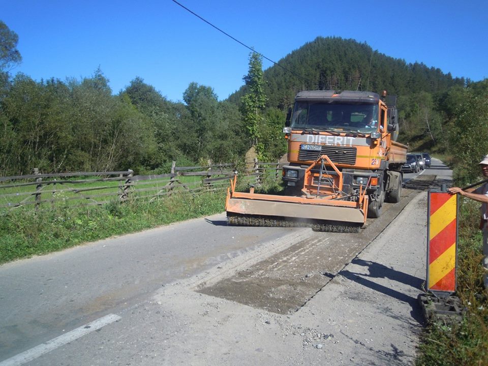 Drumul județean care duce spre Barajul Drăgan-Floroiu a intrat în reabilitare