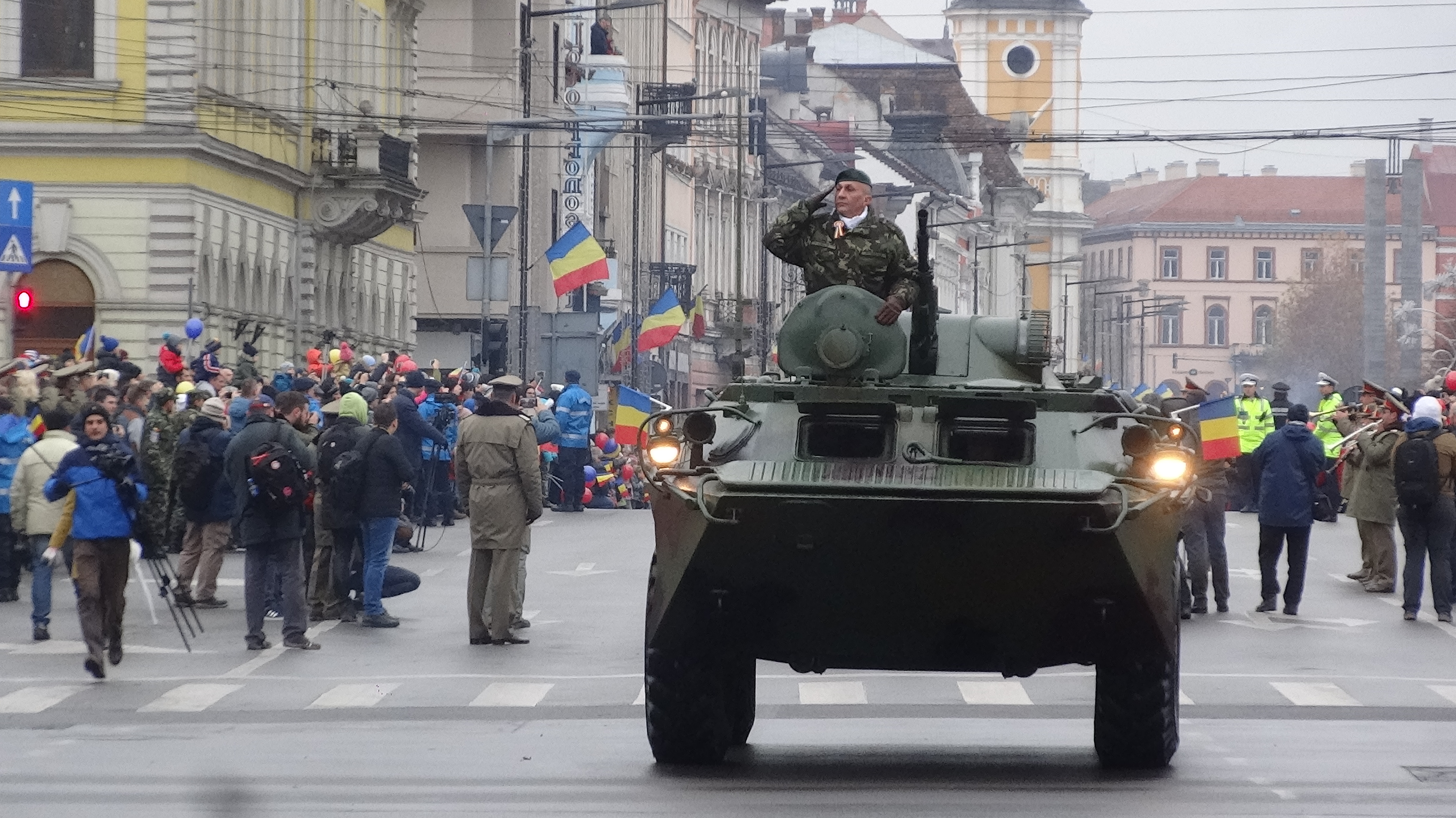 Clujul a sărbătorit Ziua Naţională a României! Protest tăcut al societăţii civile împotriva Guvernului! FOTO-VIDEO
