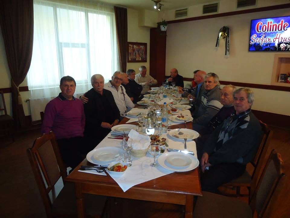 Foşti jucători ai Universităţii Cluj, reuniţi de sărbători la un restaurant din Grigorescu – FOTO