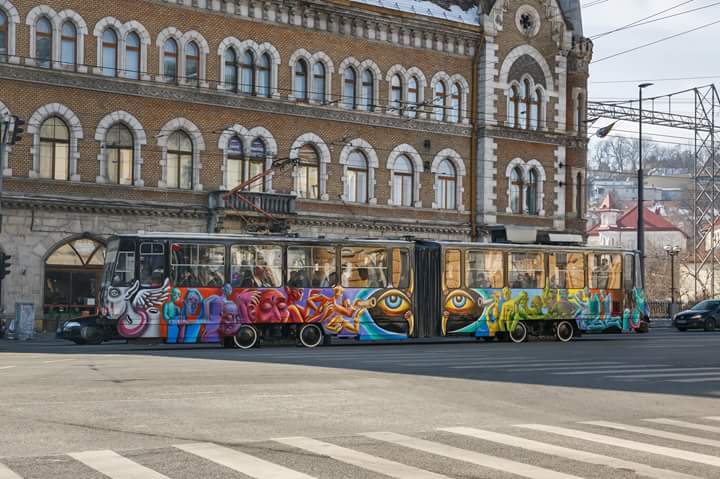 Un nou tramvai colorat circulă pe străzile Clujului