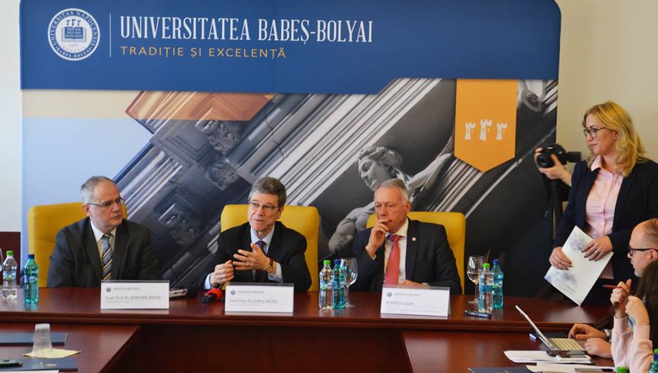 Reputatul economist Jeffrey Sachs, la Cluj-Napoca, susţine că importanţa mediului academic în cadrul strategiei de dezvoltare durabilă