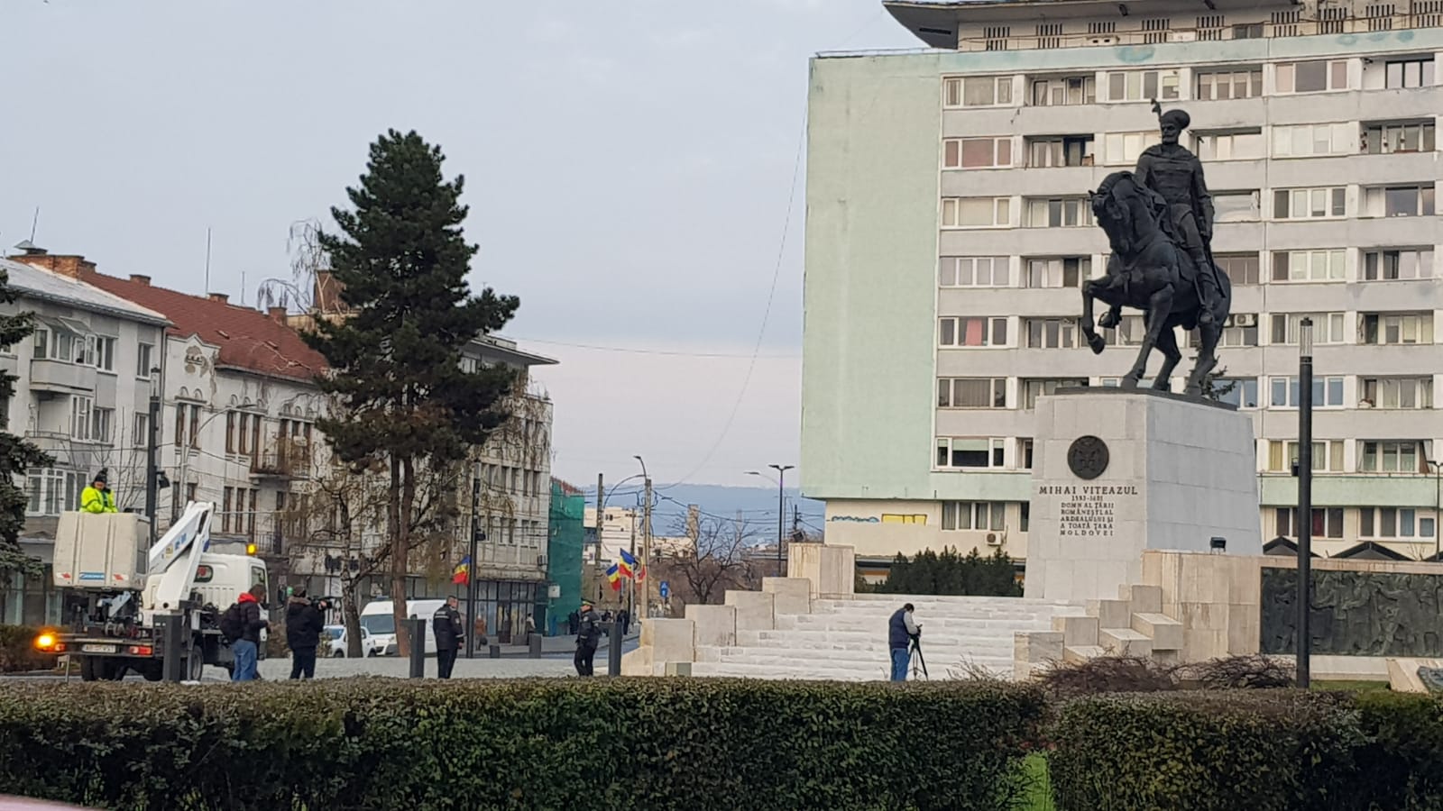 Statuia lui Mihai Viteazul a fost dezvelită la Cluj-Napoca după restaurare şi este pregătită de Ziua Naţională! FOTO