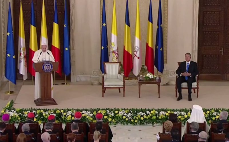 Papa Francisc, în România: „Mă bucur să mă aflu în frumoasa dumneavoastră ţară”