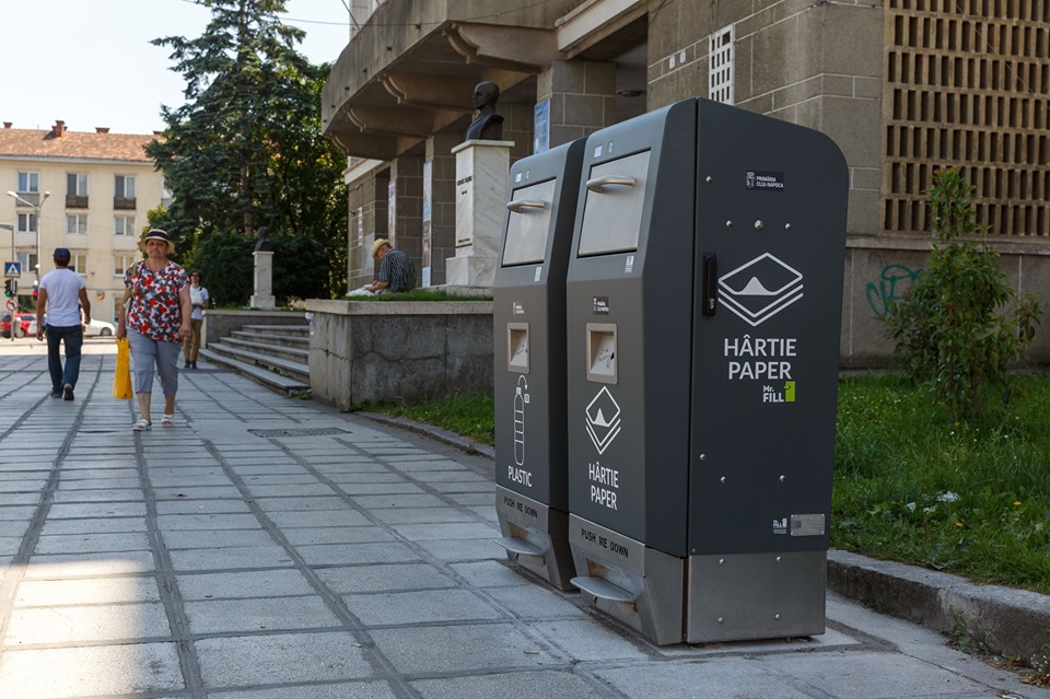 Clujul, din nou unic în România! Primăria a instalat  sisteme inteligente de colectare selectivă a deșeurilor stradale!