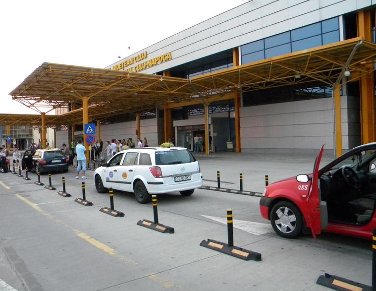 APEL. Clujeancă lăsată fără bagaj de un taximetrist luat de la aeroport!
