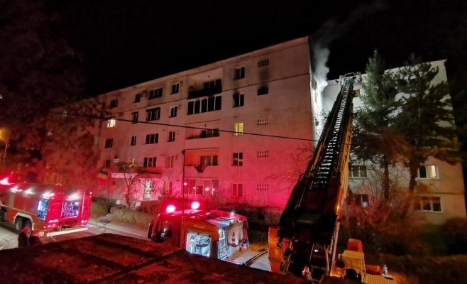 Incendiu produs la un apartament de pe Brâncuși din cauza unei lumânări