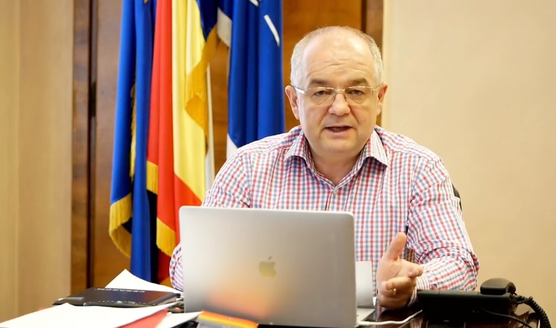 Emil Boc, lobby pentru digitalizarea instituțiilor publice: „Ştampila trebuie să dispară definitiv şi să fie înlocuită cu semnătura digitală”