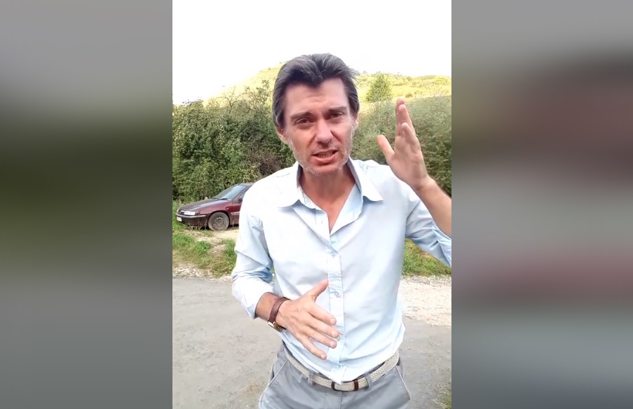 Candidatul independent la Primăria Florești, Daniel Meze, arată problemele din satul Tăuți: fără canalizare și străzi asfaltate în secolul 21: „Rușine, Horia Șulea și Bogdan Pivariu”