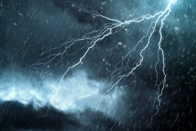 RO-ALERT: COD ROȘU la Cluj de fenomene meteo extreme în următoarea oră