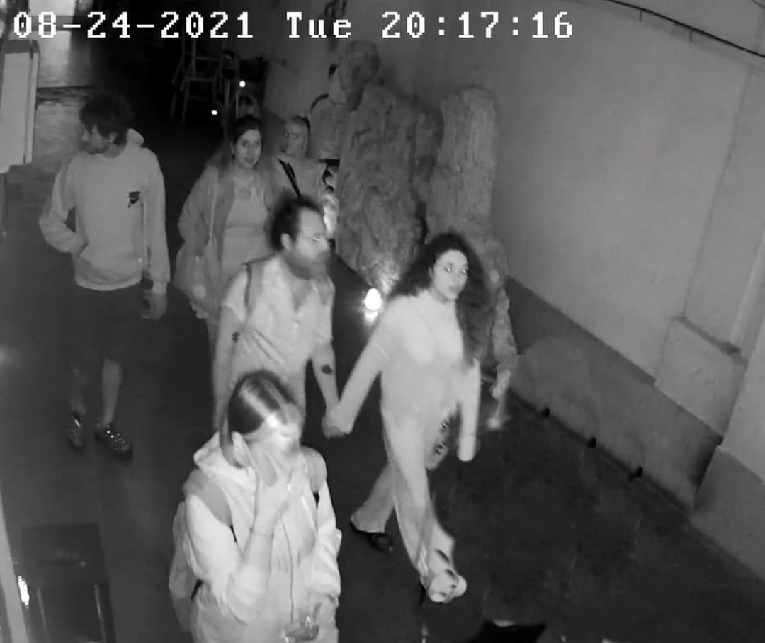 Un grup de spanioli au plecat fără să plătească dintr-un local din centrul Clujului. Îi recunoașteți? – FOTO