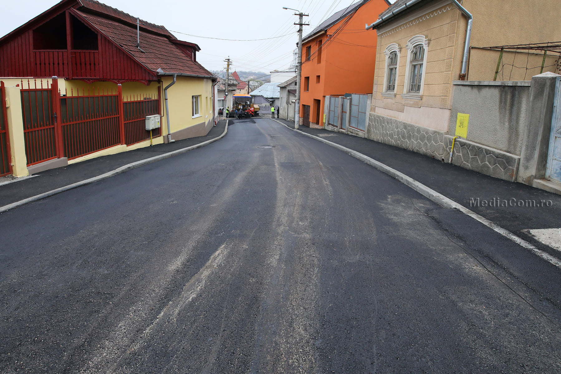 Modernizarea străzii Gheorghe Lazăr din Turda a fost finalizată. S-a turnat ultimul strat de asfalt