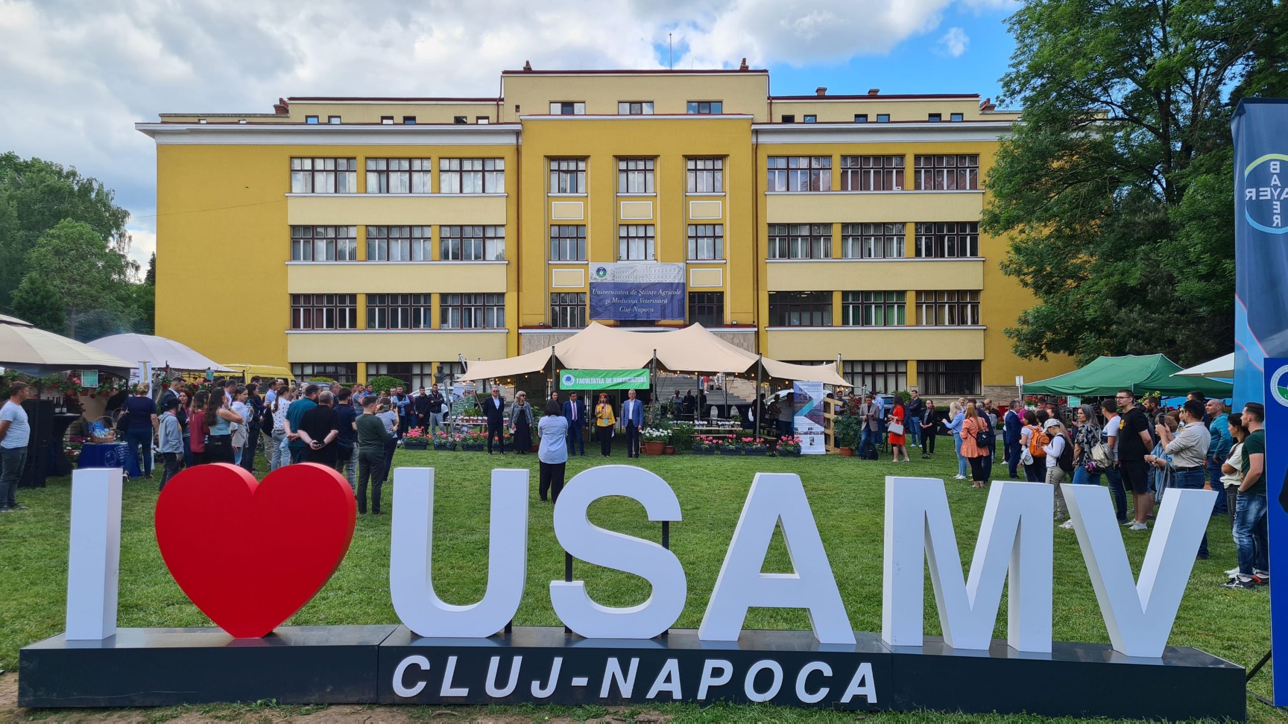 USAMV Cluj îi așteaptă pe clujeni la Zilele Clujului 2023 cu standuri cu vinuri și produse proprii. „Zilele Horticulturii Clujene”, paradă, concerte studențești și activitate cu câini de terapie, între 19-21 mai