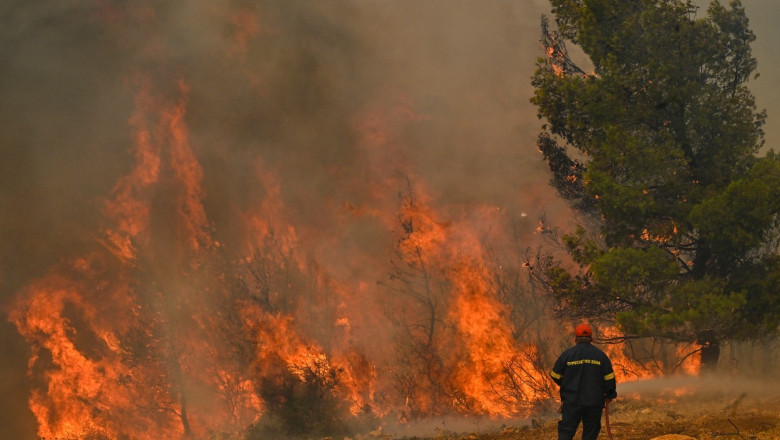 Pompierii români aflaţi în Grecia, solicitaţi să intervină la incendiile din Rodos