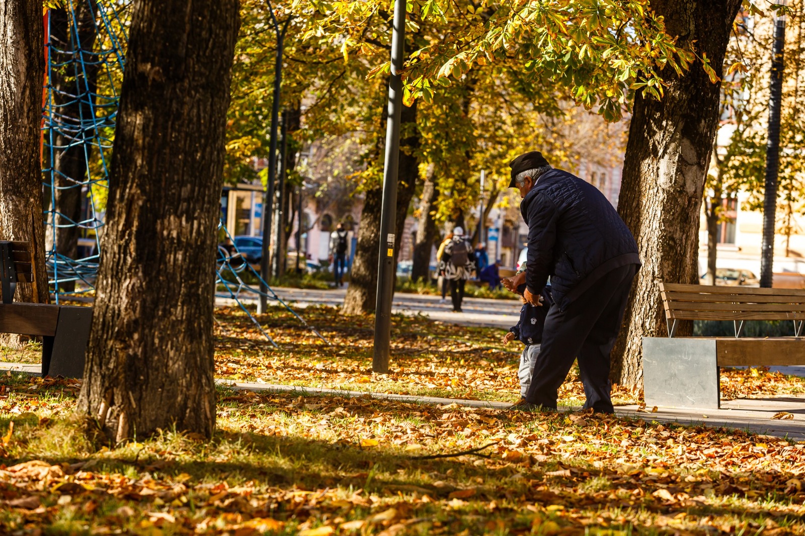Plimbare de toamnă în Piața „Lucian Blaga” și Parcul Central din Cluj-Napoca – VIDEO