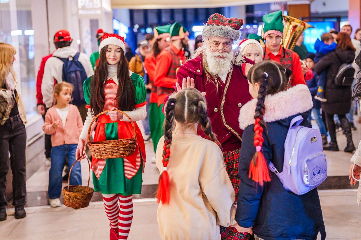 Weekend plin de magie în Iulius Mall Cluj: parada lui Moș Crăciun, elfi veseli și promoții personalizate