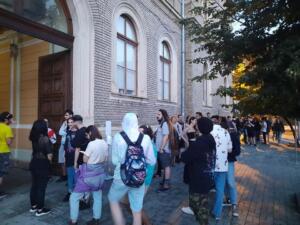 Coada-intrare-Rectorat-UBB-EC Special-Electric-Castle-9-aug-2021